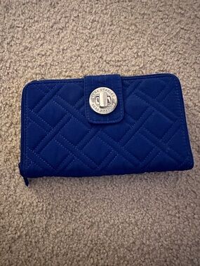 Vera Bradley RFID Turnlock Wallet Classic Navy Blue Quilted Zip Around Travel